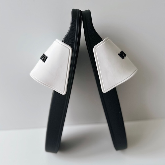 ✨New BALENCIAGA Logo Rubber Pool Slides Sandals Size 38 - Picture 4 of 10